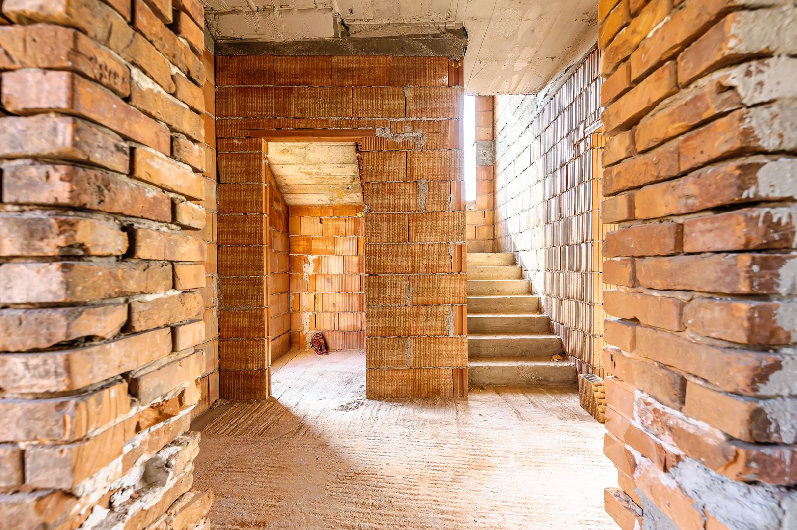 Casă la roșu în Aradul Nou. Zona Adam Müller-Guttenbrunn - Poză 9