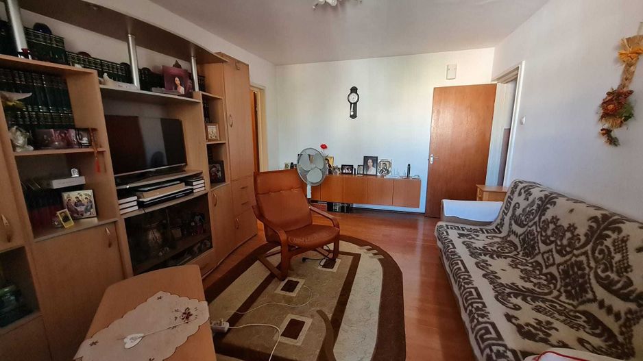 Apartament 3 camere decomandat - Poză 1