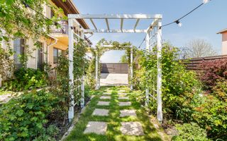 Casa cu suflet si gradina spectaculoasa - Poză 2