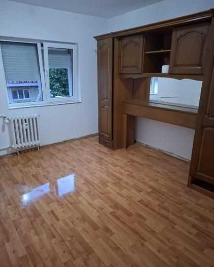 Apartament  4 camere decomandat- Craiovita Noua, zona Scoala 34 - Poză 3