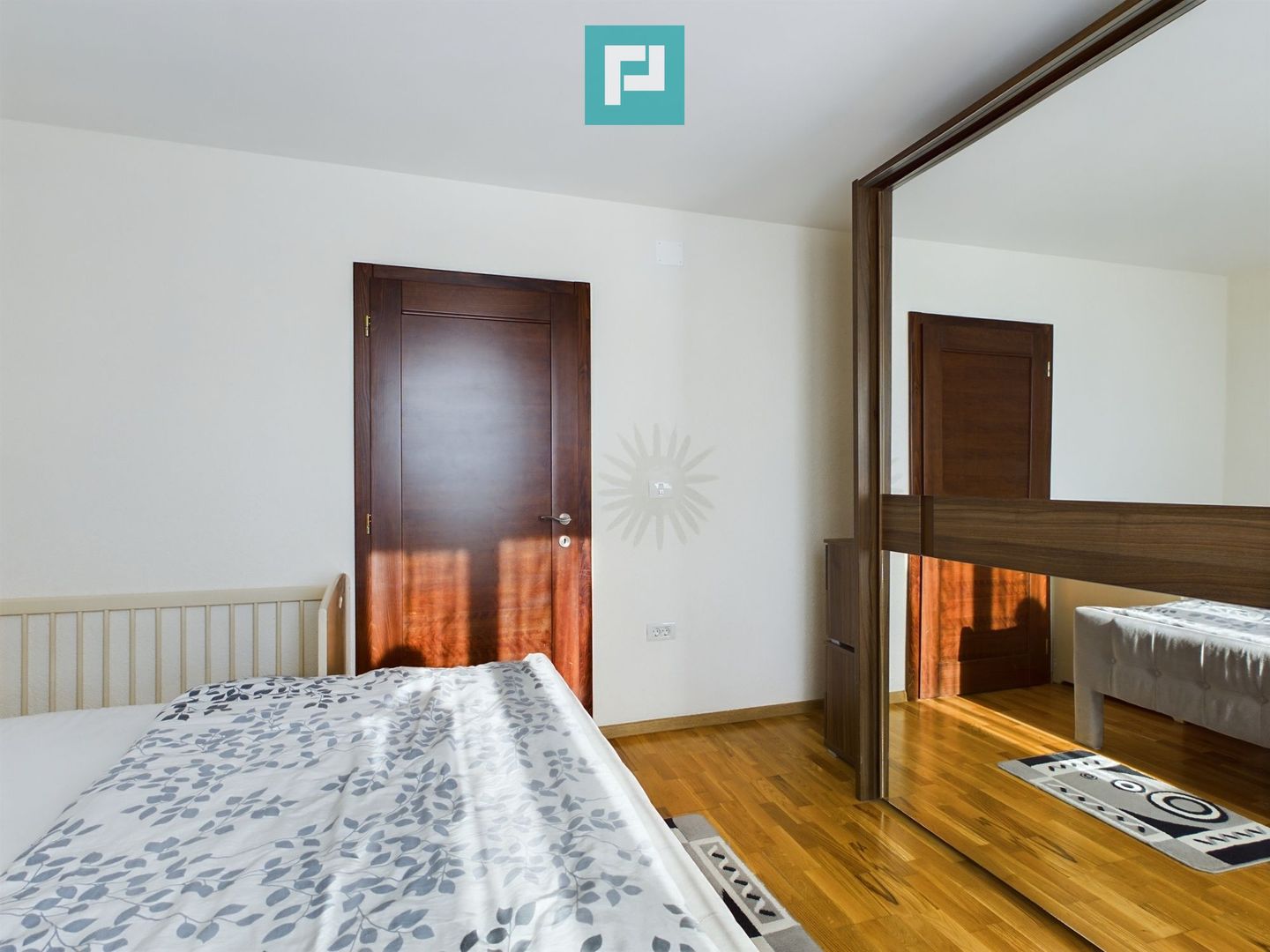 Vilă cu mansardă în Bujac - Poză 14