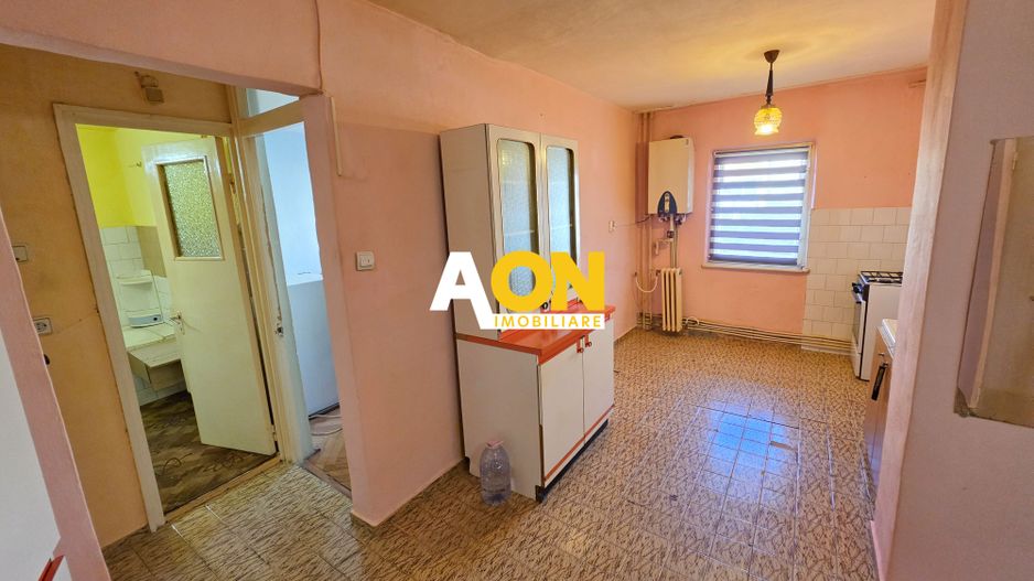 Apartament 2 camere, decomandat, etaj 2, Cetate, zona Kaufland - Poză 1