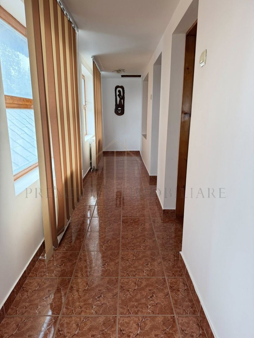 Casa + Spațiu comercial de vânzare în Onesti - Poză 8