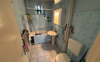 Etaj 2. Centrala proprie. La 400 m de Opera. Disponibil imediat. - Poză 13