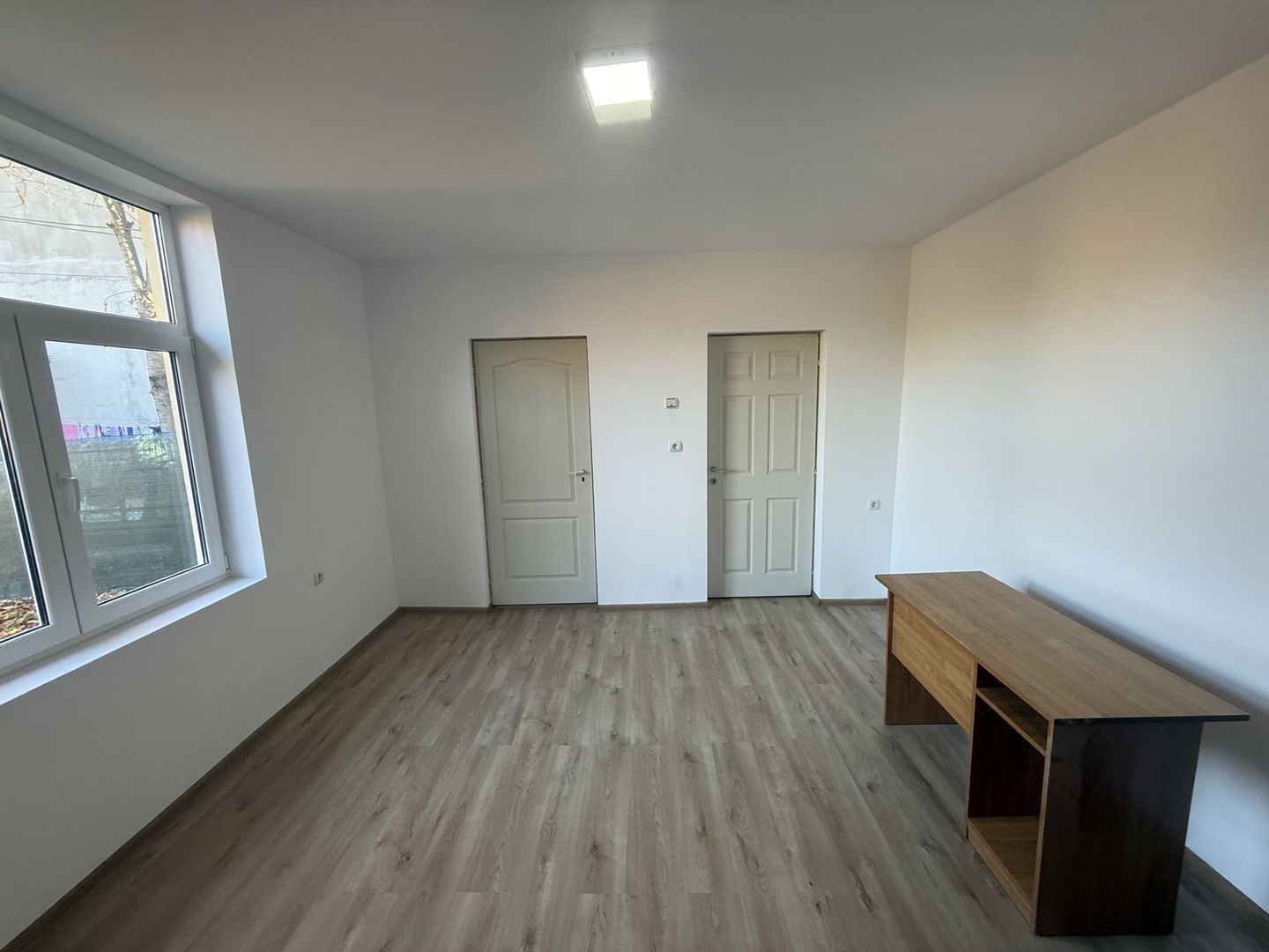 2 corpuri de Casă renovate + teren 125 mp Campina - Poză 9