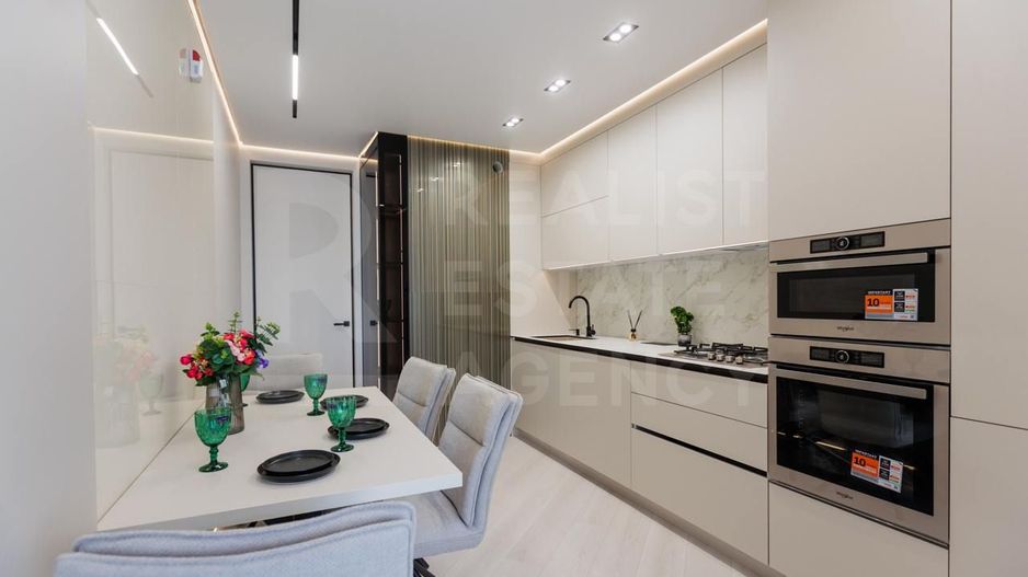 Vânzare, apartament, 2 camere + living, strada Ion Buzdugan, Buiucani - Poză 1