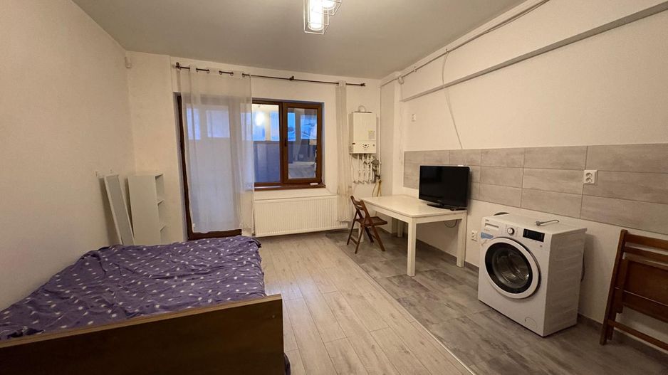 GARSONIERA P-TA RESITA,CENTRALA PROPRIE, MOBILATA/UTILATA, CURATA - Poză 2