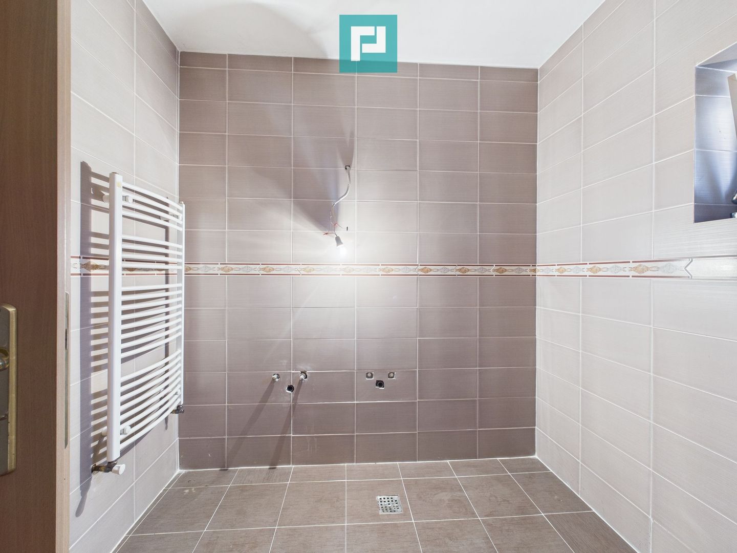 Casă cu 5 camere în Remetea Mare - Poză 11