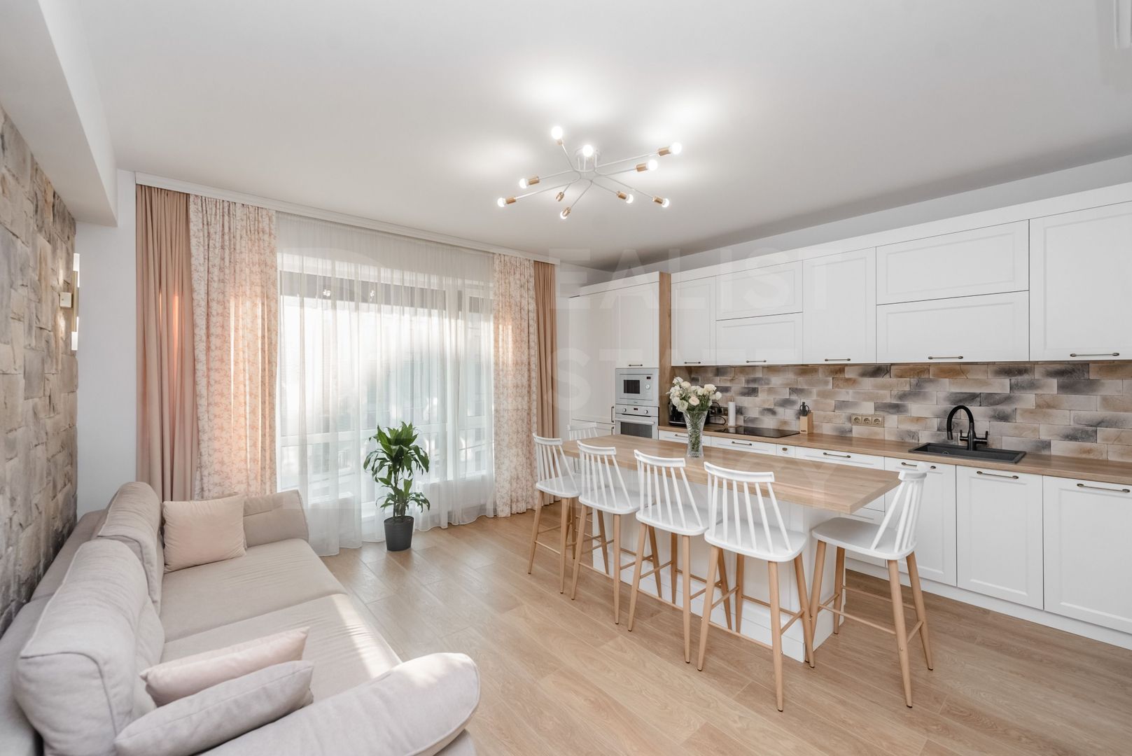 Vânzare, apartament, 2 dormitoare + living- 82 mp, Buiucani - Poză 3