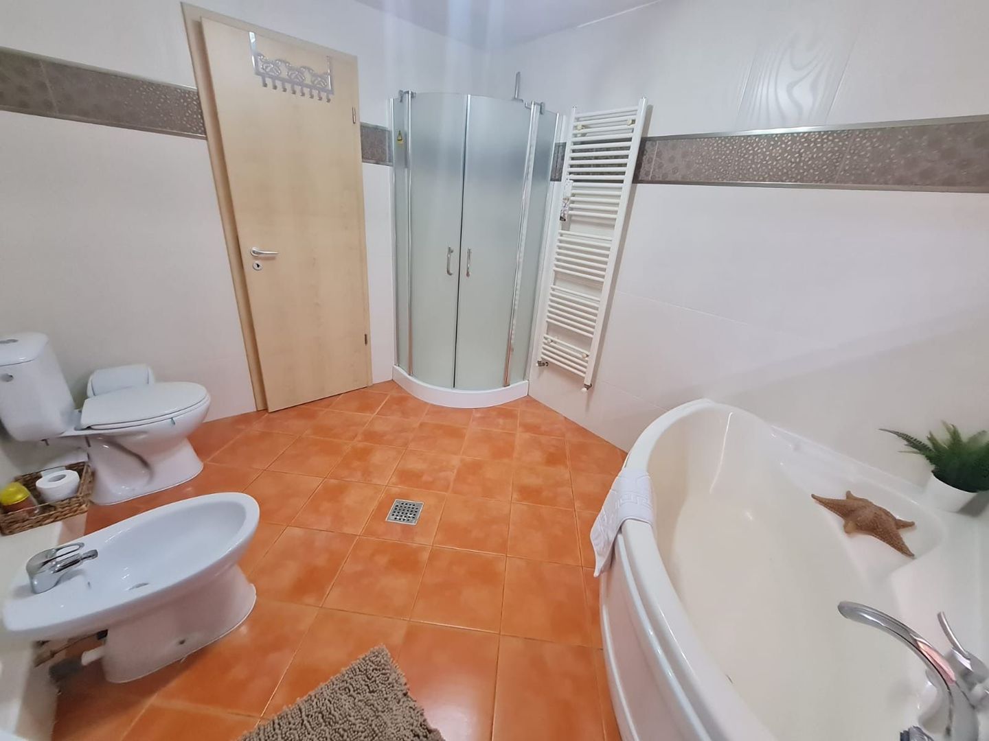 Vila spațioasă și recent renovată în Ghiroda! - Poză 18