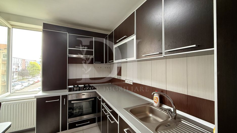 Apartament cu 3 camere decomandate / etaj intermediar - Poză 2