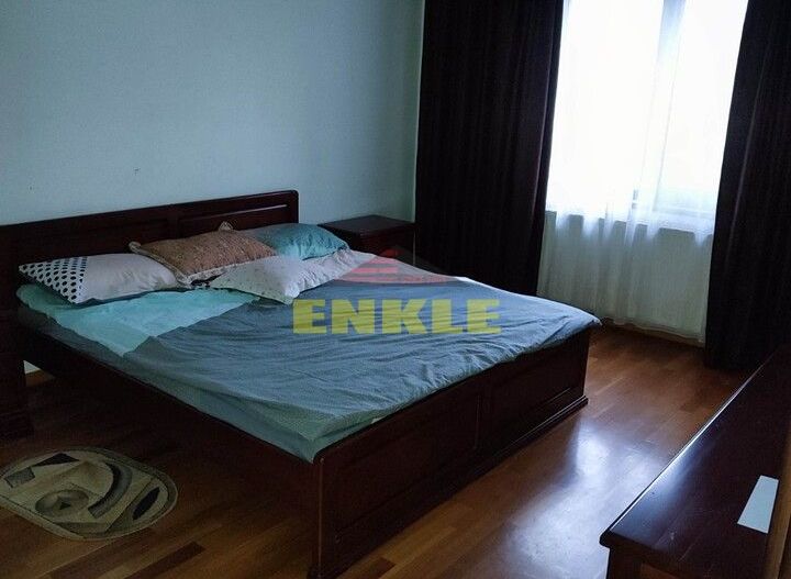 Vila 5 camere , zona Petru Rares -demisol+parter+etaj , pret negociabil ! - Poză 5