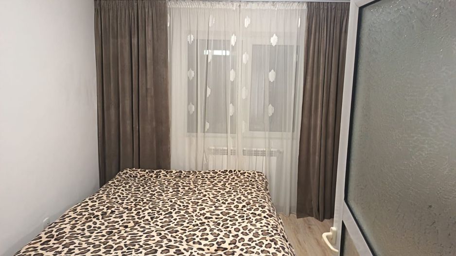 De vanzare apartament 3 camere – Micro 40 – Parter cu gradina - Poză 1