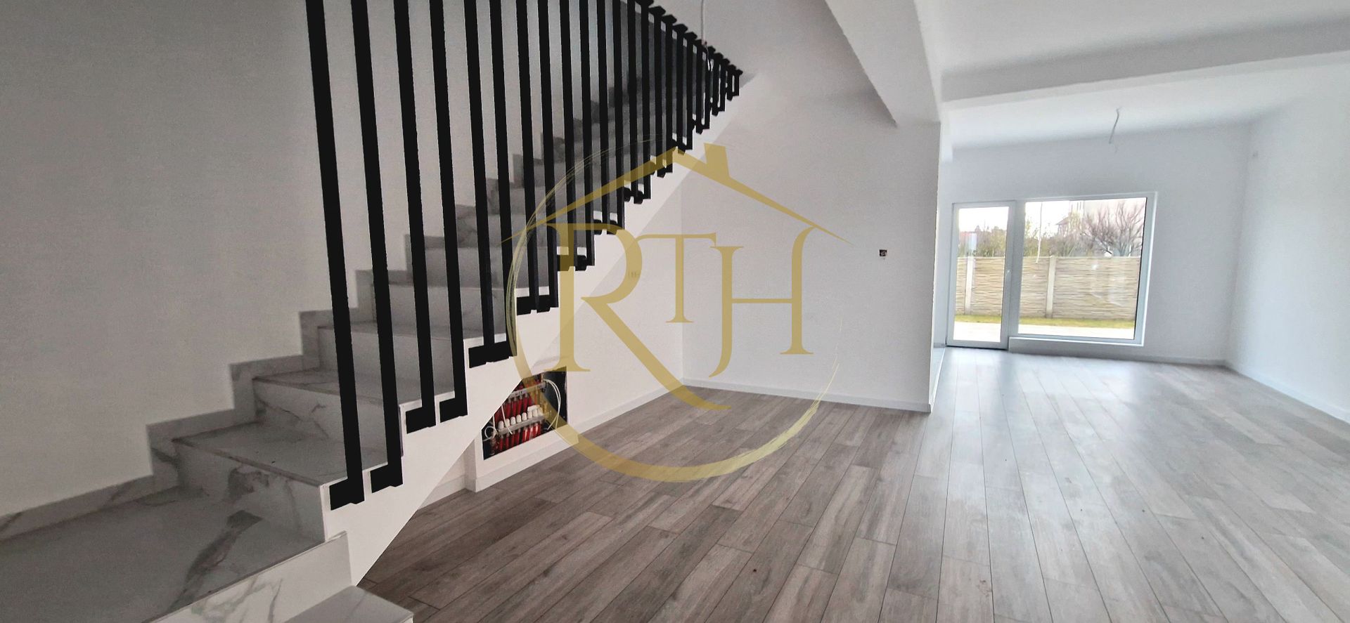 Duplex de vanzare cu 4 camere,2 bai,250 mp teren-Mosnita Veche zona Centrala. - Poză 1