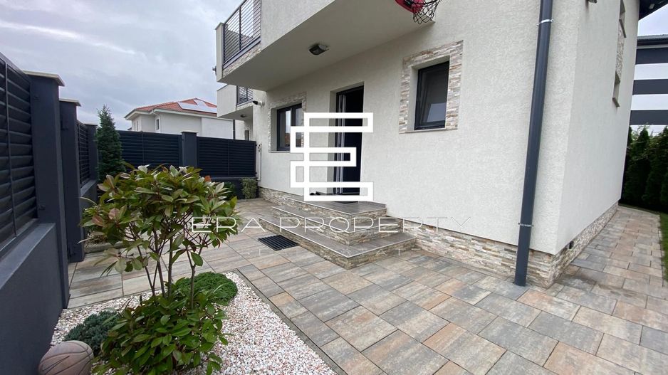 Casa tip duplex , pivnita, carport in Selimbar zona Brana - Poză 15