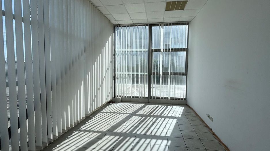 Depozit cu showroom de inchiriat de 1600 mp - Poză 9
