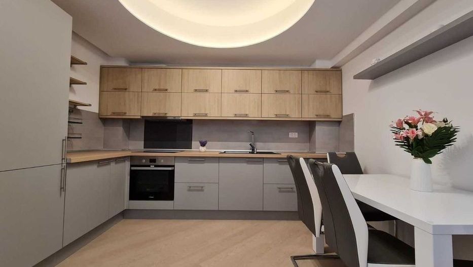 Apartament elegant cu 3 camere de închiriat – Cortina North - Poză 3