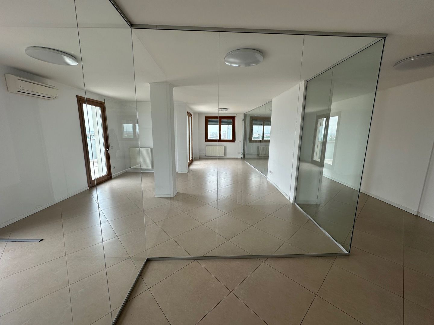 Birouri  cladire noua, zona centrala - Poză 1