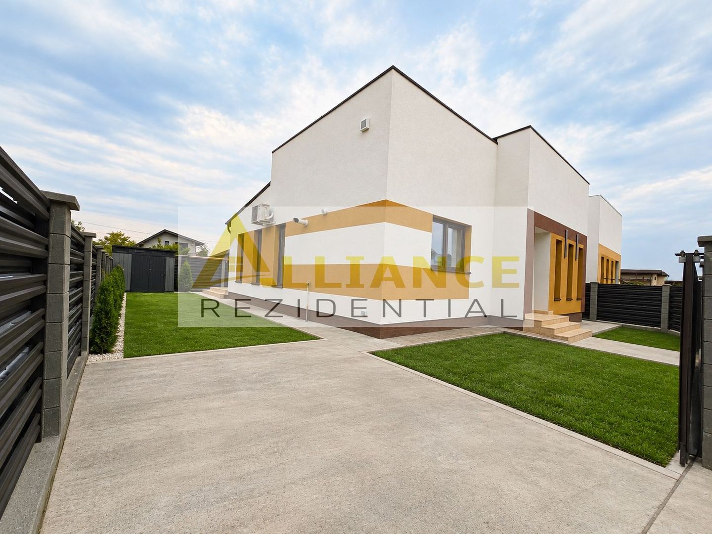 Casa individuala-100m de PENNY-beci-geamuri tripan - Poză 1