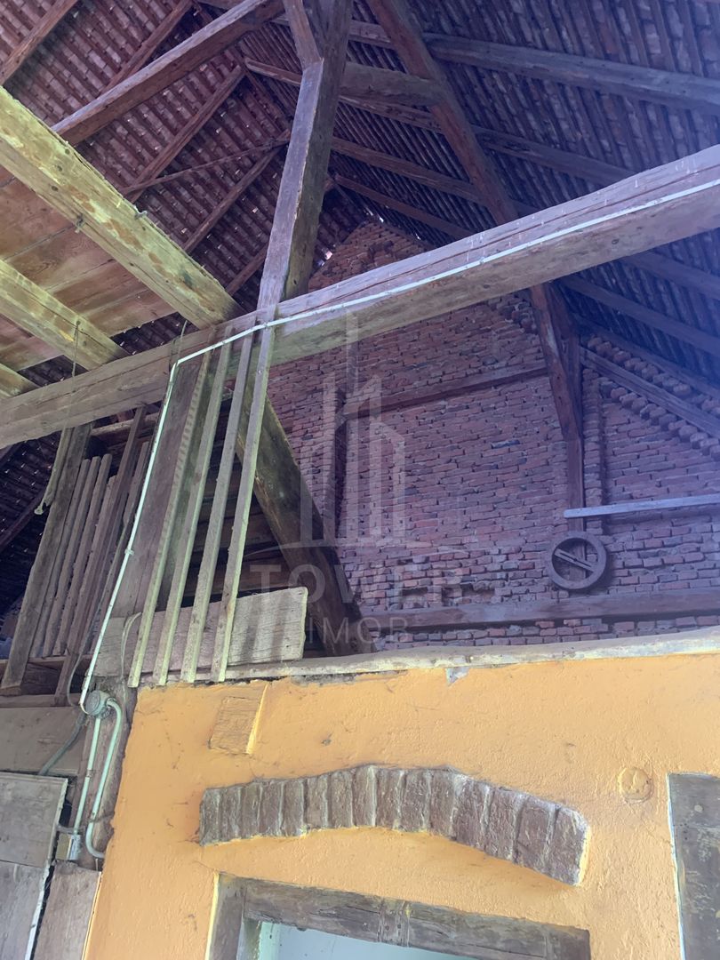 Casă în centrul Cisnădioarei cu 243mp de locuit și teren de 936mp - Poză 12