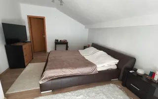 Casă individuală spațioasă cu garaj și curte generoasă – Ghiroda - Poză 23