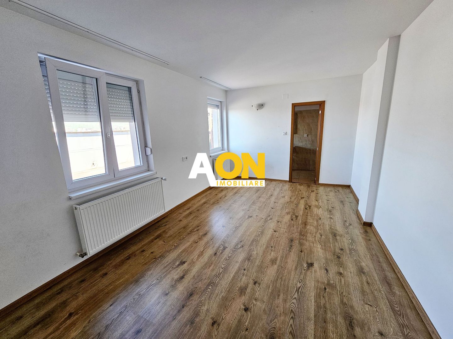Apartament tip Penthouse, 4 camere, 2 bai, 108 mp utili + boxa, Centru - Poză 11