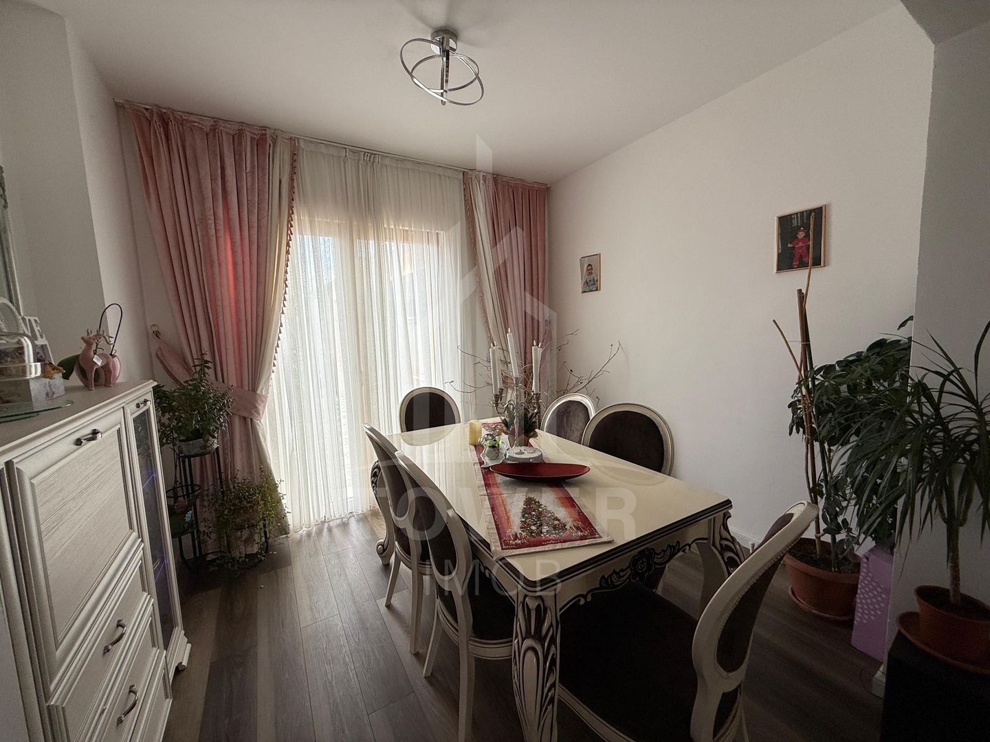 Super oportunitate! Casă spațioasă pe 3 niveluri + Vilă separată - Poză 3