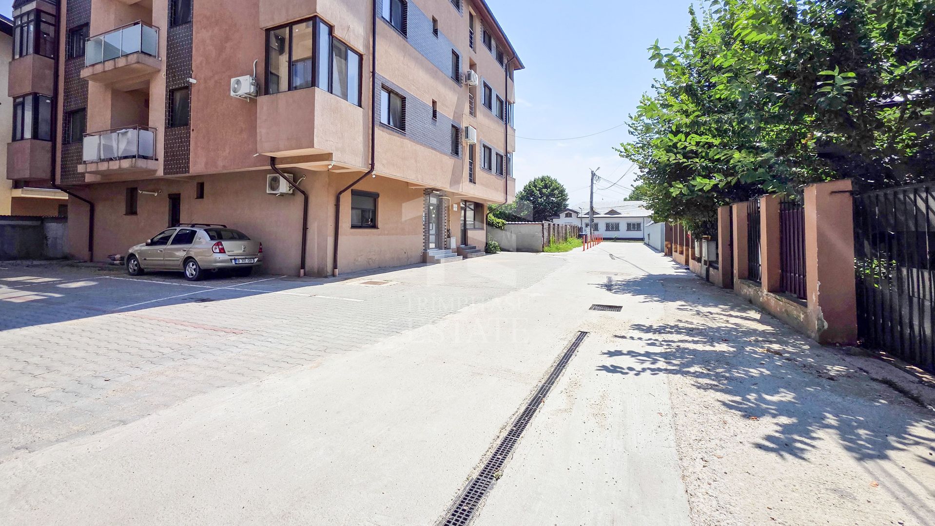 Garsonieră modernă 30 mp, Str. Cooperativei, cu balcon și parcare - Poză 1