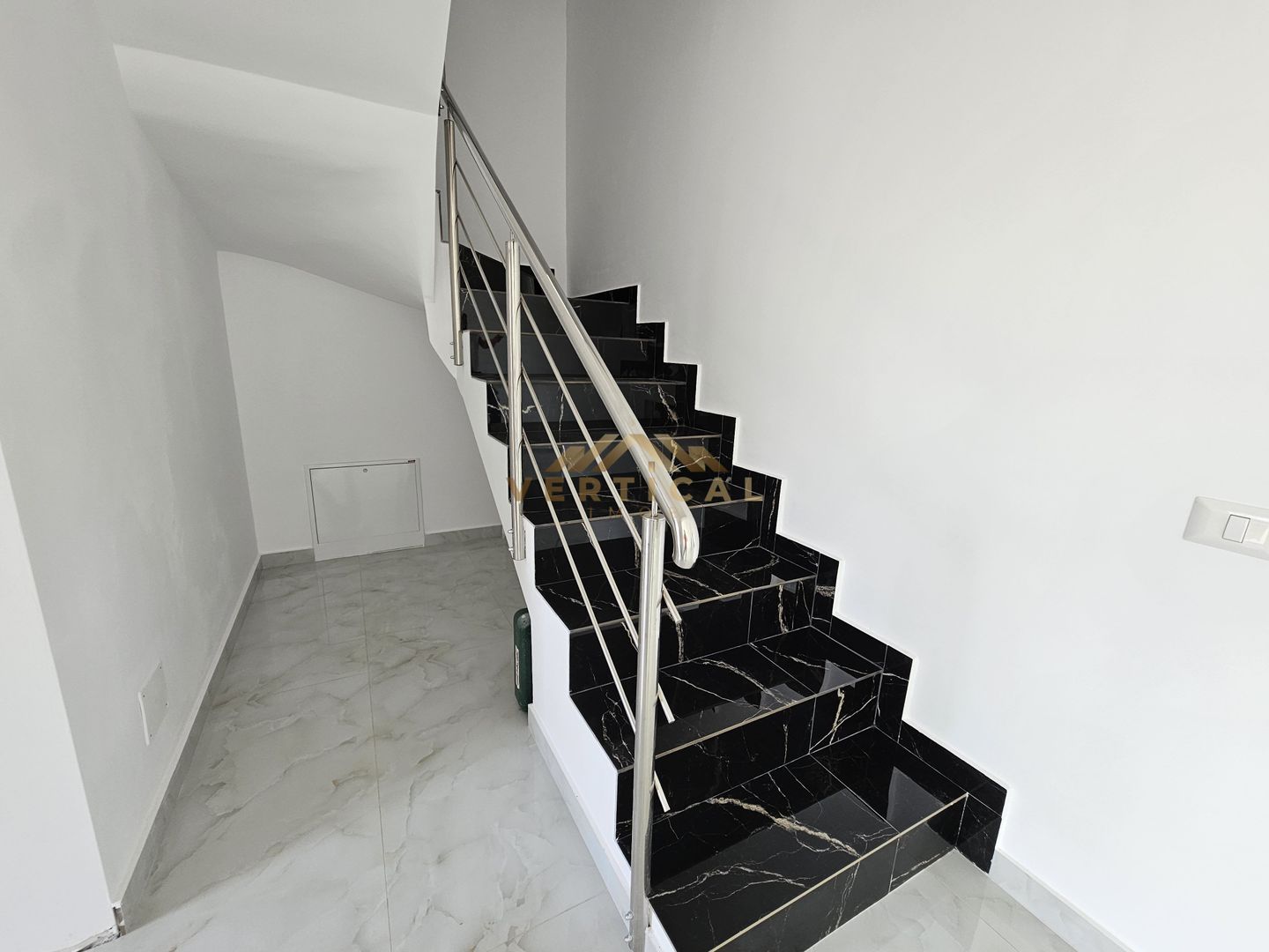 Vila 4 camere in centrul comunei Berceni - Poză 5