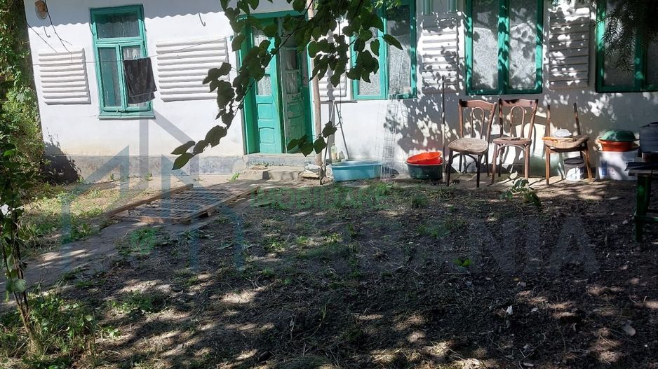 Teren intravilan 3890 mp cu casă 90 mp, Hârlău, Iași - Poză 1