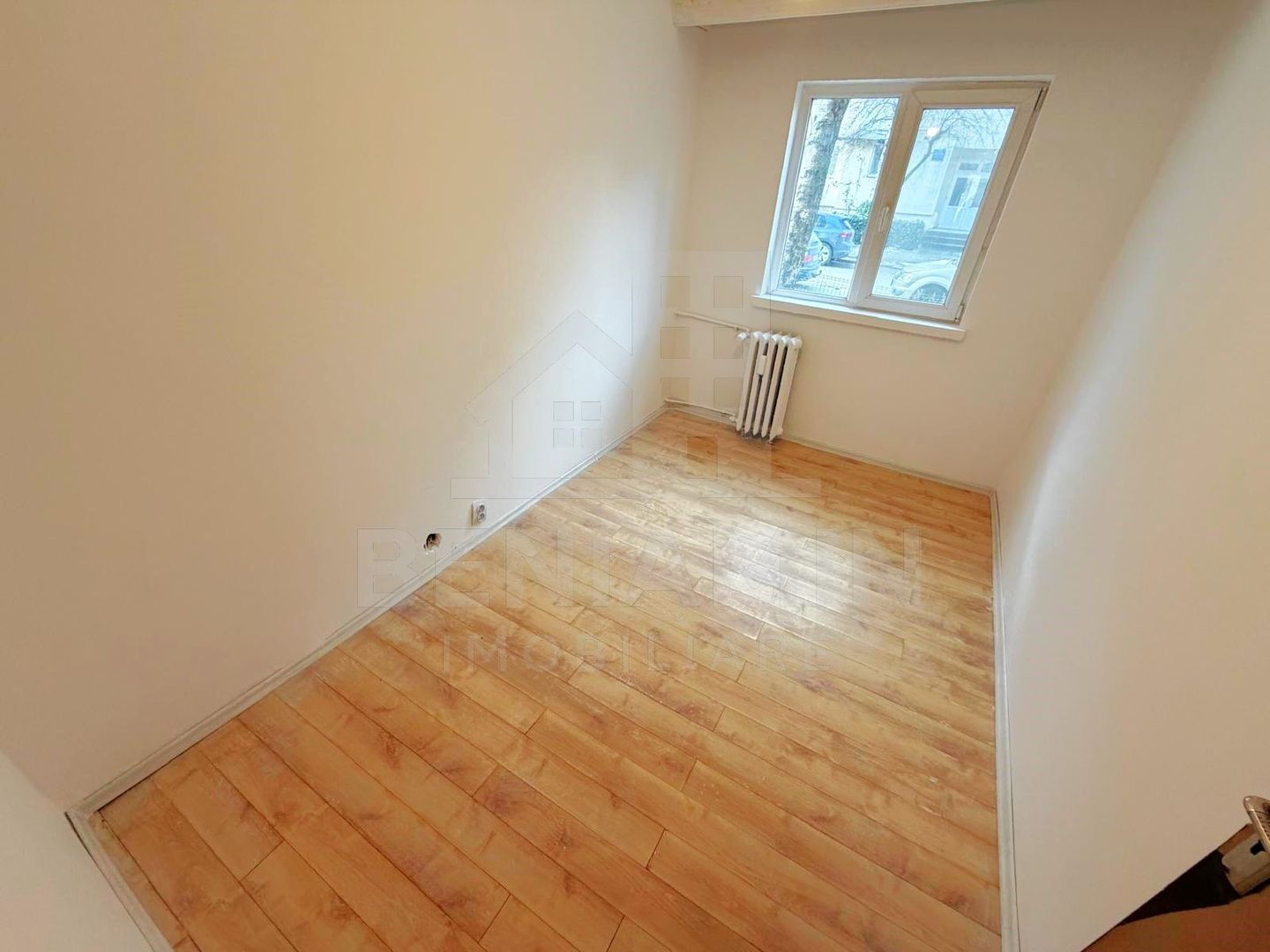 4 Decomandate-Doua bai-Parter-Disponibil Imediat-Zona linistita - Poză 3