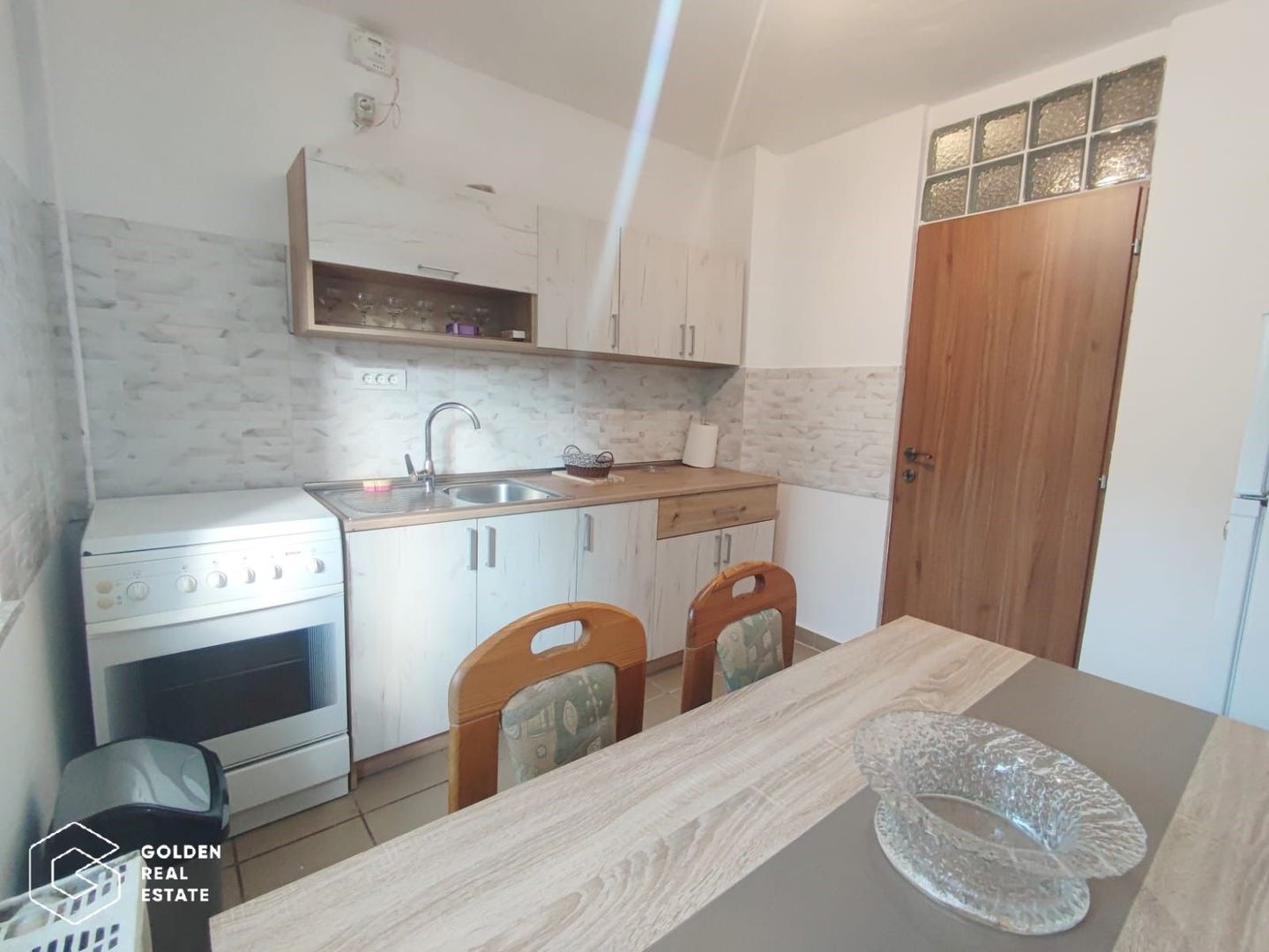 Apartament spatios la etajul 1, cu loc de parcare inclus, Micalaca, zona 300 - Poză 1