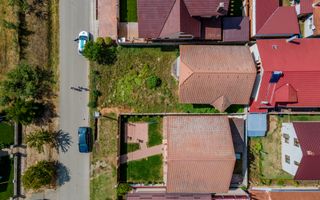 Casă la roșu în Zădăreni - Poză 1