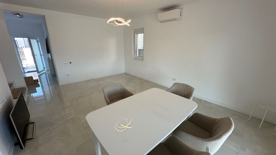 Duplex despărtit  prin garaj zona Ikea - Poză 6