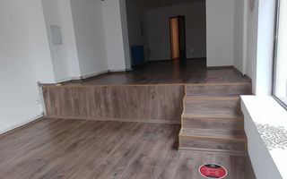 Spatiu comercial de inchiriat in Cetate - Poză 2