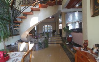 Casă / Vilă cu 8 camere de vânzare în zona Semicentral - Poză 29