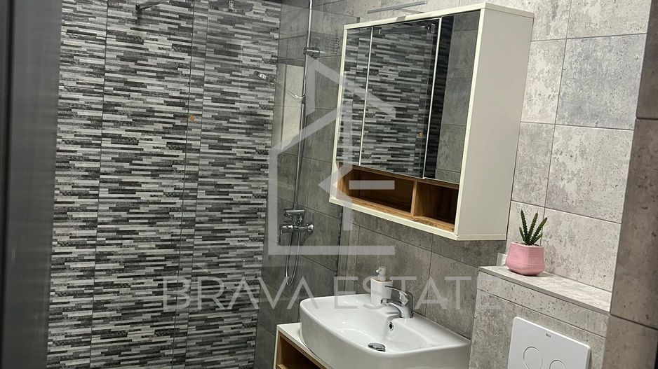 Apartament 2 camere, 42mp, parcare, terasa, balcon, lift, zona Terra - Poză 9