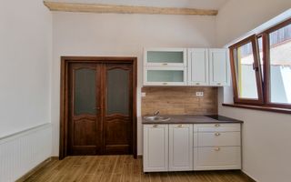Casă individuală complet renovată, situată în centrul istoric al Brașo - Poză 5