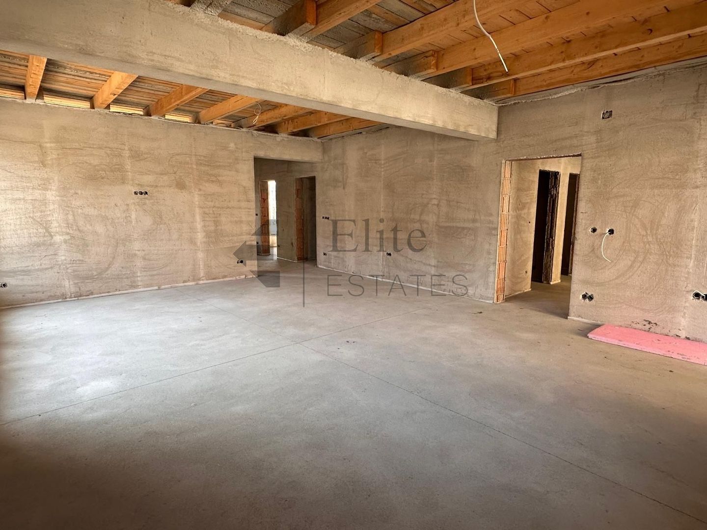 Casă de vânzare cu 4 camere în Sânmartin, Bihor - Poză 2