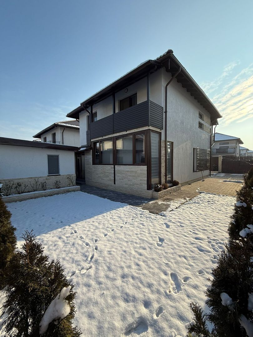 Casă de vânzare cu 3 dormitoare și curte – Ghimbav, Brașov - Poză 2