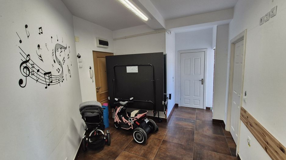 Spatiu comercial 109,54 mp + teren 222 mp + 2 locuri de parcare - Varteju - Poză 10