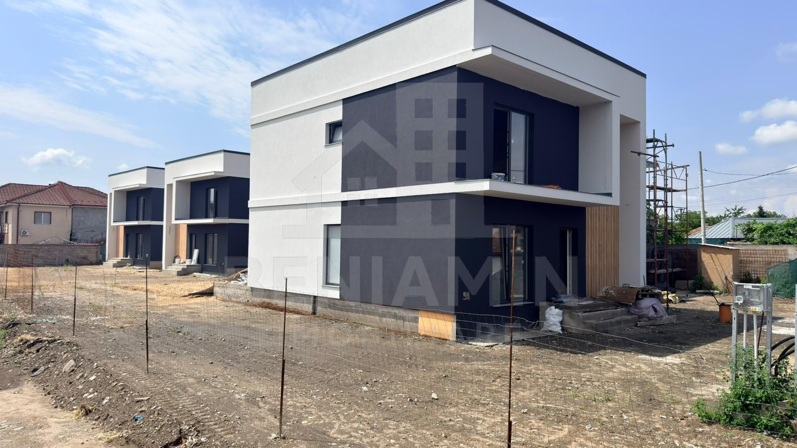 Vanzare 3 vile individuale noi cu design contemporan si teren generos - Poză 2