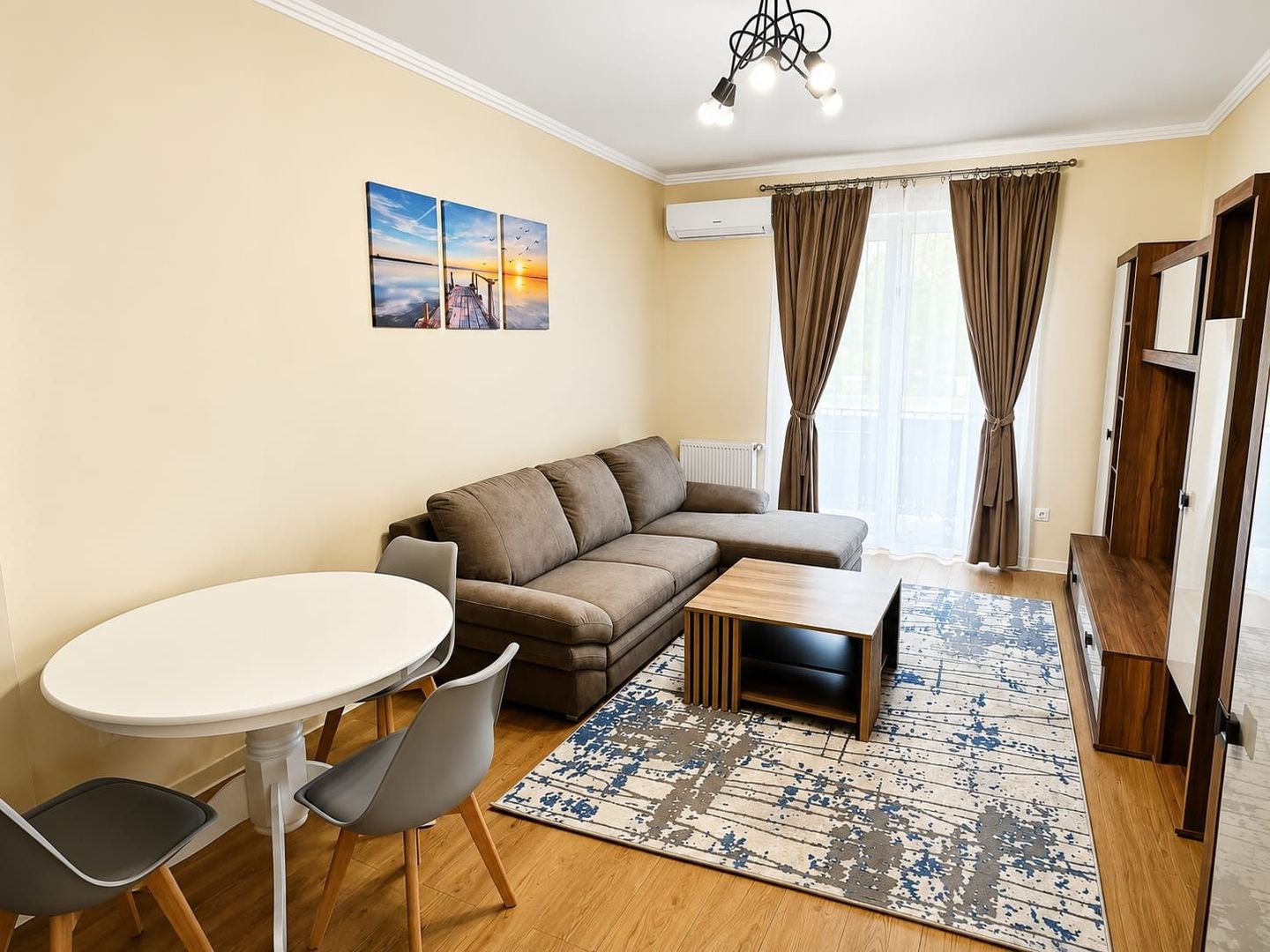 Apartament 2 camere,55mp,1 terasă 100 mp.1 parcare privată - Poză 2