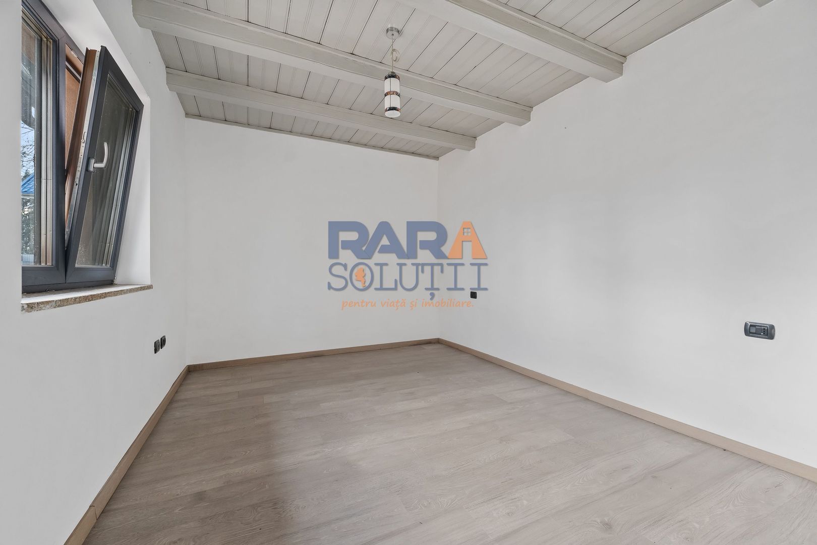 Căsuță renovată modern - Poză 4