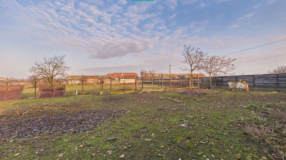 Proprietate cu 3 case din văiugă și teren în Nadab - Poză 14