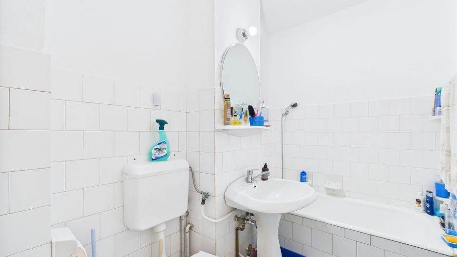 Apartament cu 3 camere, decomandat în Dâmbovița - Poză 6