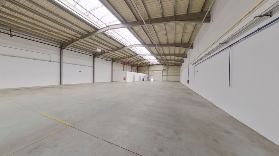 Hală industrială de închiriat 856 mp - Poză 3