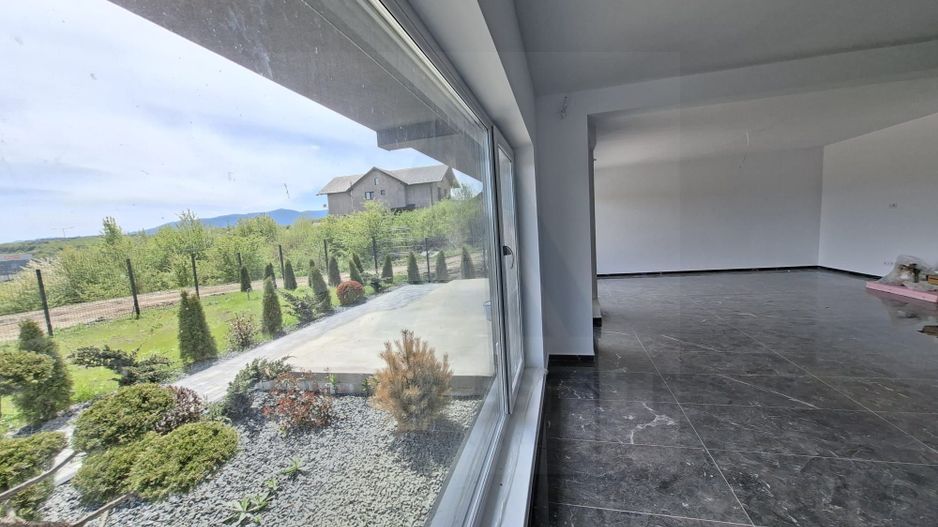 Casa premium cu teren 815 mp terasa balcon si garaj zona Selimbar - Poză 1