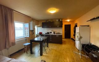Apartament luminos cu 2 camere, la mansardă, în zonă căutată - Poză 2