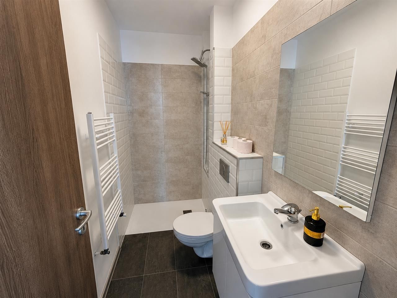 Penthouse modern cu 2 terase spectaculoase și parcare inclusă - Poză 10